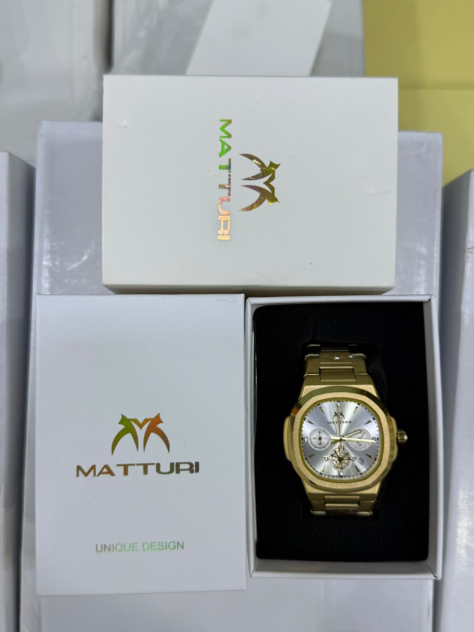 Matturi (Three chronograph-style )